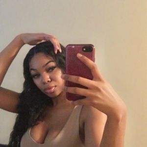 Meet your Posher, Selena